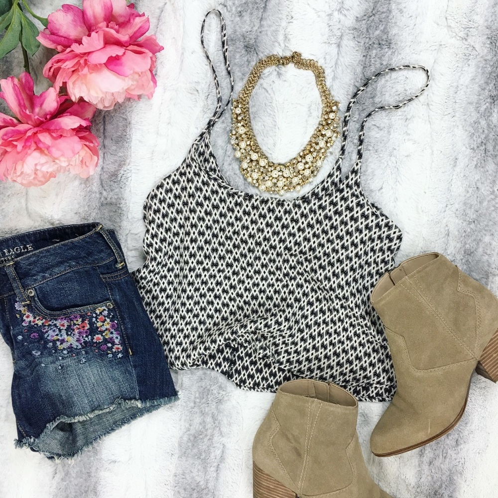 brandy melville • arika crop top
